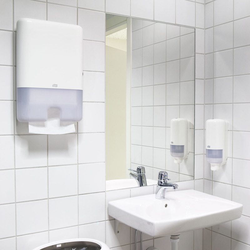 Xpress® Multifold Hand Towel - Image 2