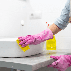 Cleaning bathroom sink